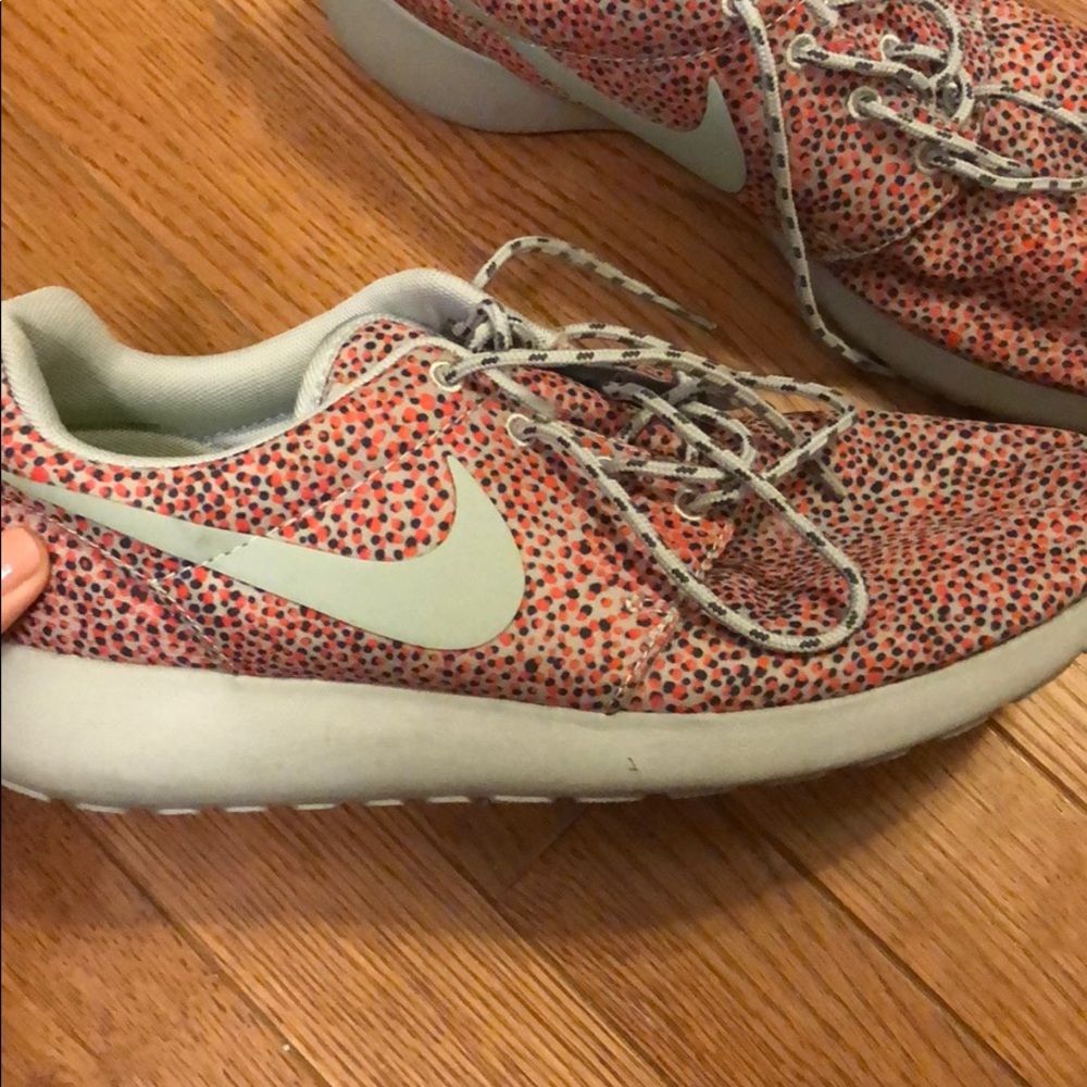 Nike roshes!